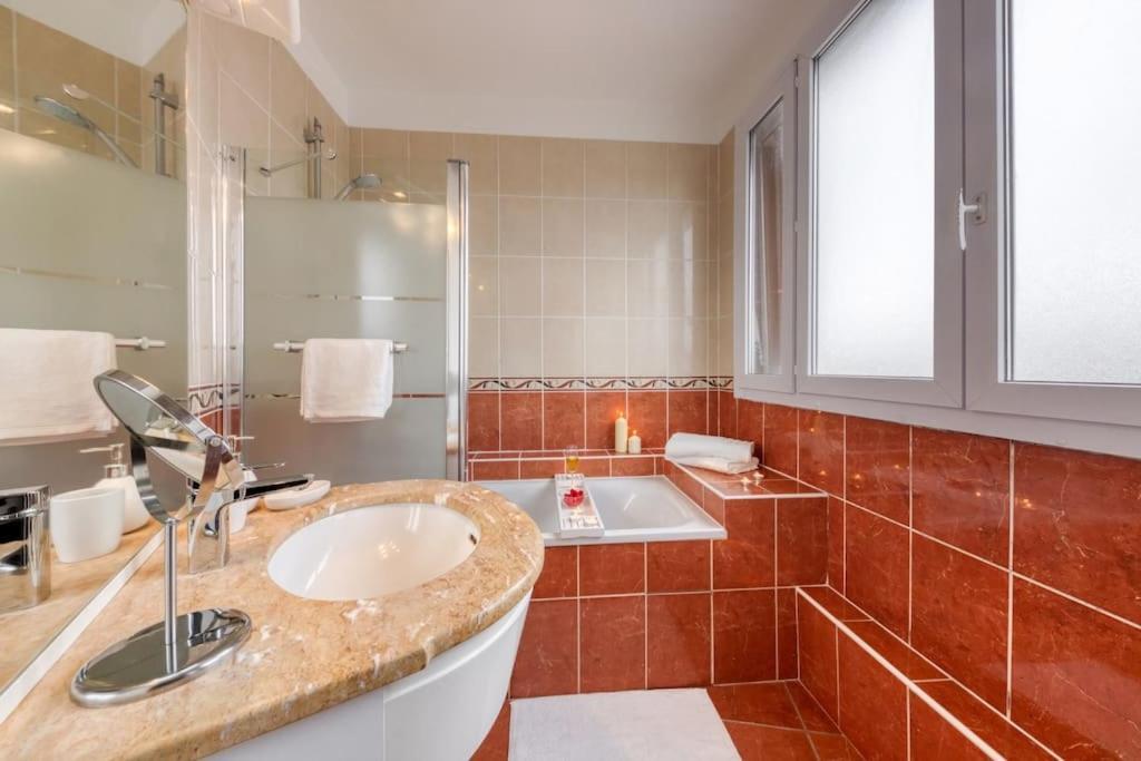 Le Versaillais Gare/Chateau/Wifi/Netflix Versalhes Exterior foto
